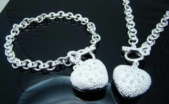 Šperky patří mezi nejkrásnější dárky k Valentýnu